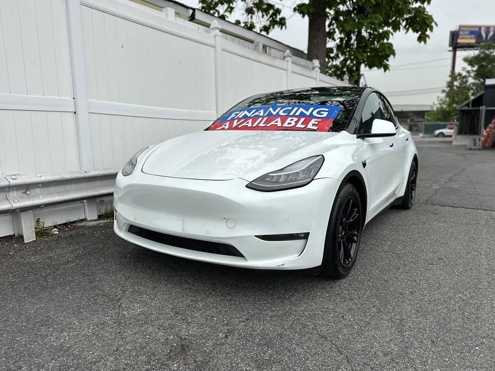 TESLA MODEL Y 2021 5YJYGAEE4MF185069 image